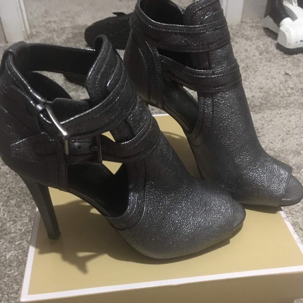 Wore them twice and can’t wear them anymore!